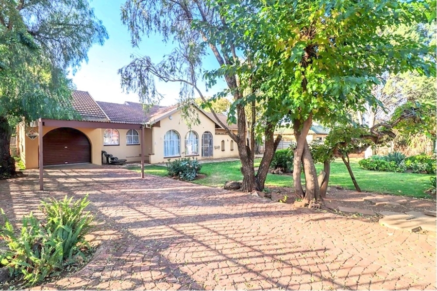 3 Bedroom Property for Sale in La Hoff North West